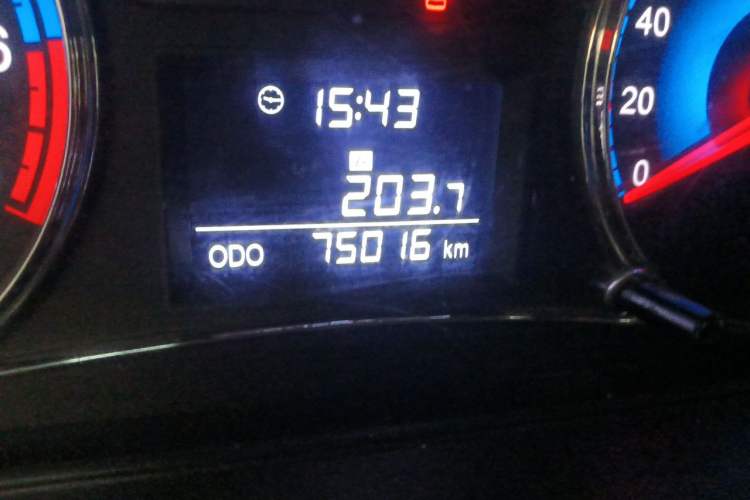 Used Dongfeng Fengon 370 2016 1.5L Manual Luxury Version SFG15-05 7 Seats Odometer Close Up
