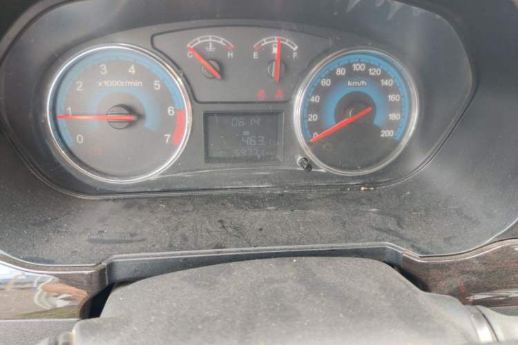 Used Dongfeng Fengon 370 2016 1.5L Manual Elite Travel Edition 7 Seats Odometer Close Up