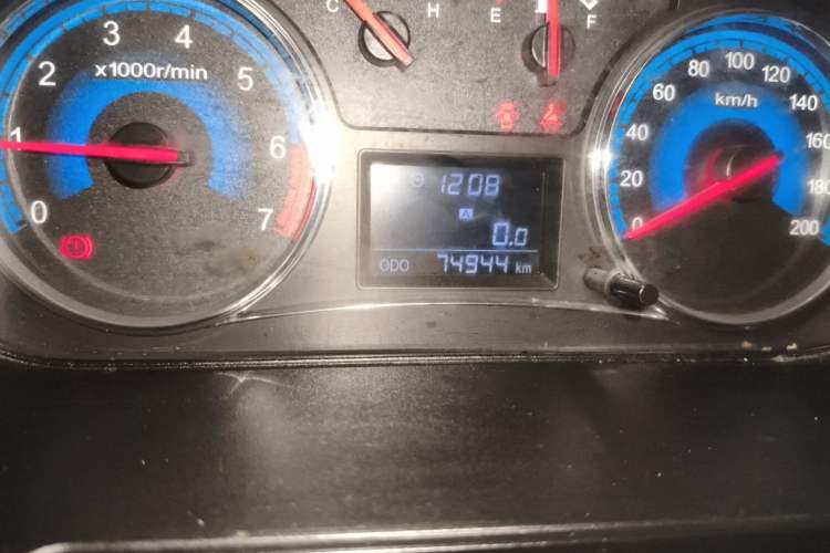 Used Dongfeng Fengon 370 2016 1.5L Manual Luxury 7-Seater Odometer Close Up