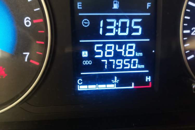 Used Dongfeng Fengon 370 2016 1.5L Manual Standard Edition SFG15-05 7 Seats Odometer Close Up