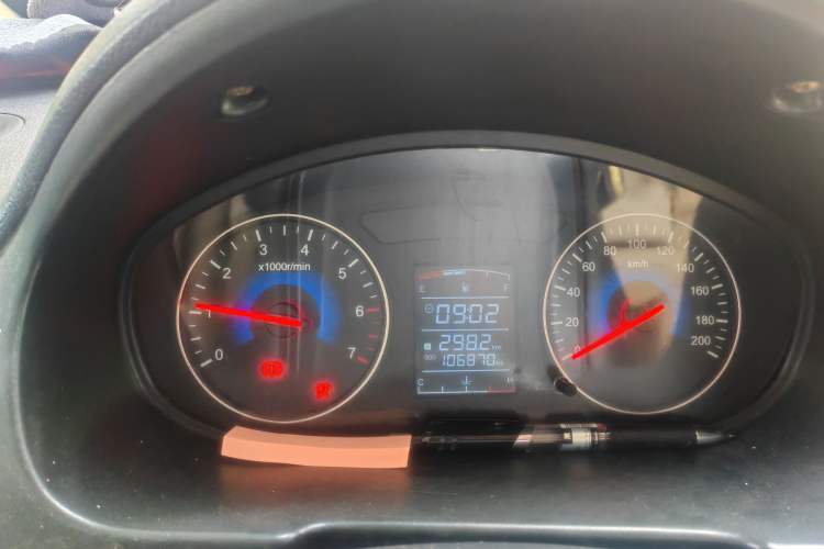 Used Dongfeng Fengon 370 2016 1.5L Manual Standard Edition SFG15-05 7 Seats Odometer Close Up