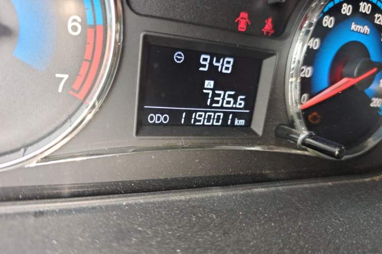 Used Dongfeng Fengon 370 2016 1.5L Manual Luxury 7-Seater Odometer Close Up