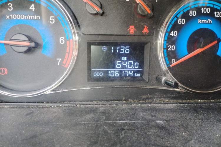 Used Dongfeng Fengon 370 2016 1.5L Manual Elite Home Edition 7-Seater Odometer Close Up