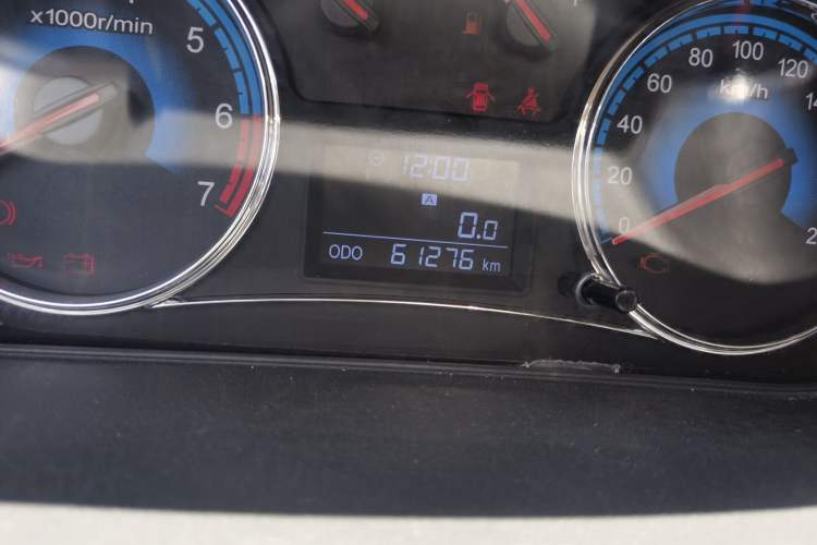 Used Dongfeng Fengon 370 2016 1.5L Manual Luxury Version SFG15-05 7 Seats Odometer Close Up