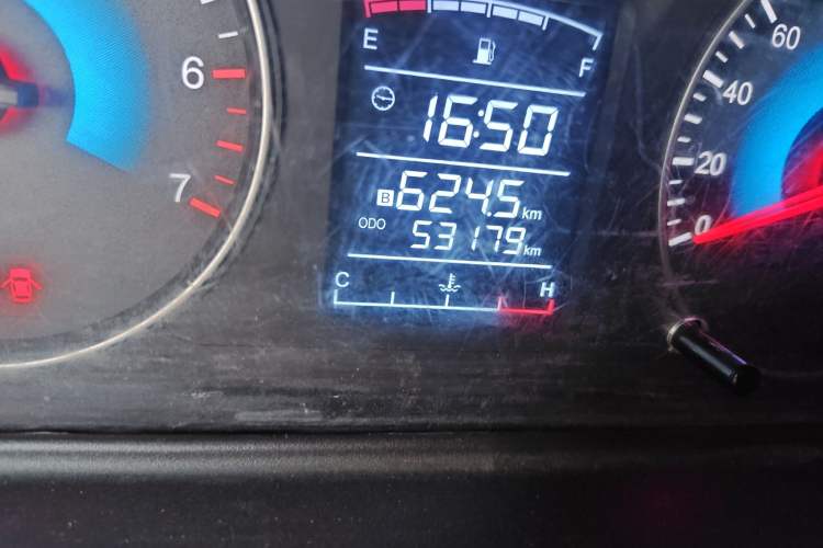 Used Dongfeng Fengon 370 2016 1.5L Manual Standard Edition SFG15-02 7 Seats Odometer Close Up