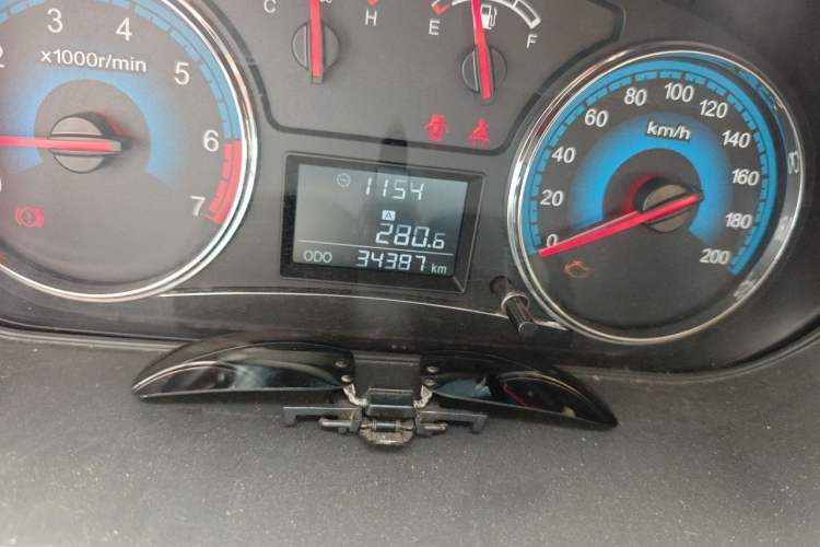 Used Dongfeng Fengon 370 2016 1.5L Manual Luxury Version SFG15-02 7 Seats Odometer Close Up