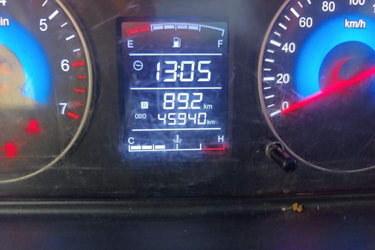 Used Dongfeng Fengon 370 2016 1.5L Manual Standard Edition SFG15-05 7 Seats Odometer Close Up