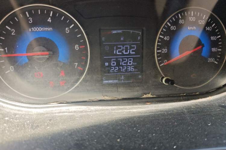 Used Dongfeng Fengon 370 2016 1.5L Manual Standard Edition SFG15-02 7 Seats Odometer Close Up