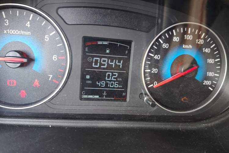 Used Dongfeng Fengon 370 2016 1.5L Manual Standard Edition SFG15-02 7 Seats Odometer Close Up