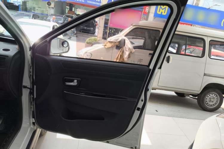 Used Dongfeng Fengon 370 2016 1.5L Manual Standard Model II 7 Seats Right Front Door Interior