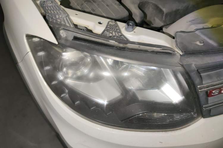 Used Dongfeng Fengon 370 2016 1.5L Manual Luxury Version SFG15-02 7 Seats Right Front Headlight