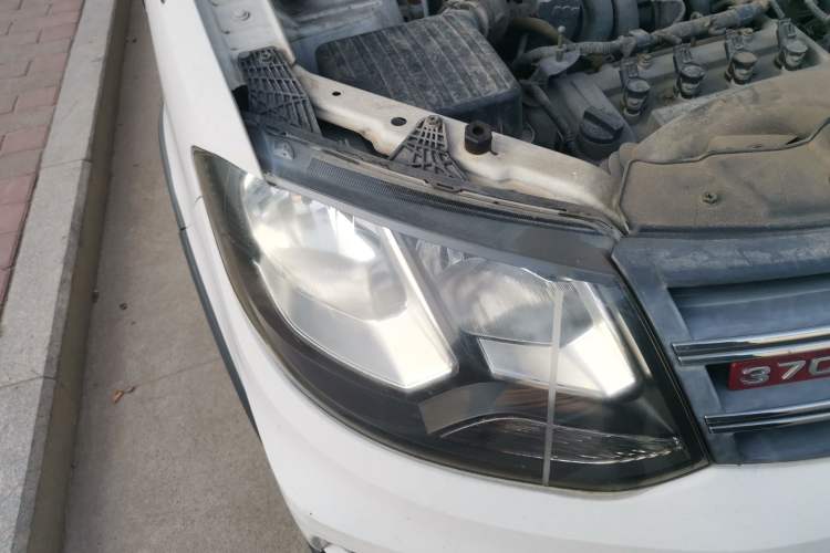 Used Dongfeng Fengon 370 2016 1.5L Manual Elite Travel Edition 7 Seats Right Front Headlight