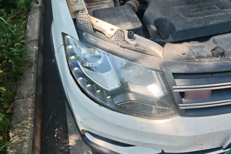Used Dongfeng Fengon 370 2016 1.5L Manual Luxury 7-Seater Right Front Headlight