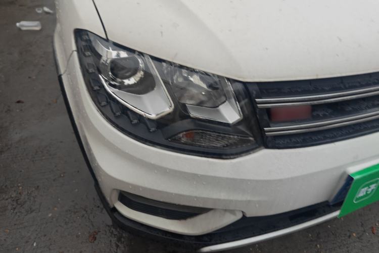 Used Dongfeng Fengon 370 2016 1.5L Manual Standard Edition SFG15-02 5 Seats Right Front Headlight