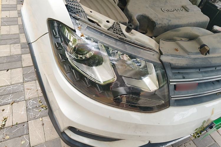 Used Dongfeng Fengon 370 2016 1.5L Manual Luxury Version SFG15-02 7 Seats Right Front Headlight