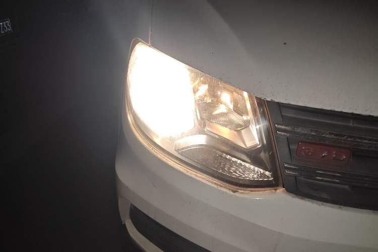 Used Dongfeng Fengon 370 2016 1.5L Manual Standard Model II 7 Seats Right Front Headlight