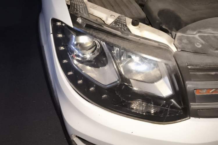 Used Dongfeng Fengon 370 2016 1.5L Manual Luxury 7-Seater Right Front Headlight