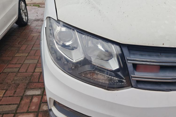 Used Dongfeng Fengon 370 2016 1.5L Manual Luxury Version SFG15-05 7 Seats Right Front Headlight