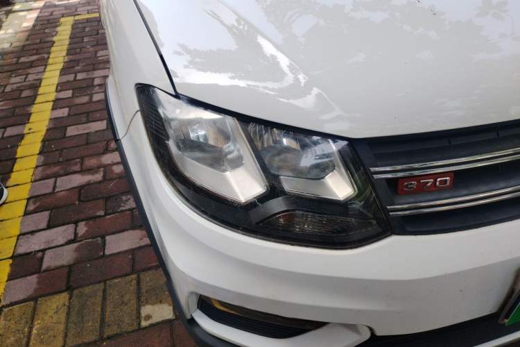 Used Dongfeng Fengon 370 2016 1.5L Manual Elite Home Edition 7-Seater Right Front Headlight