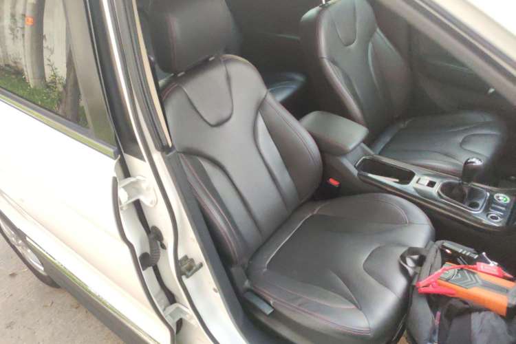 Used Dongfeng Fengon 370 2016 1.5L Manual Smart 7-Seater Right Front Seat
