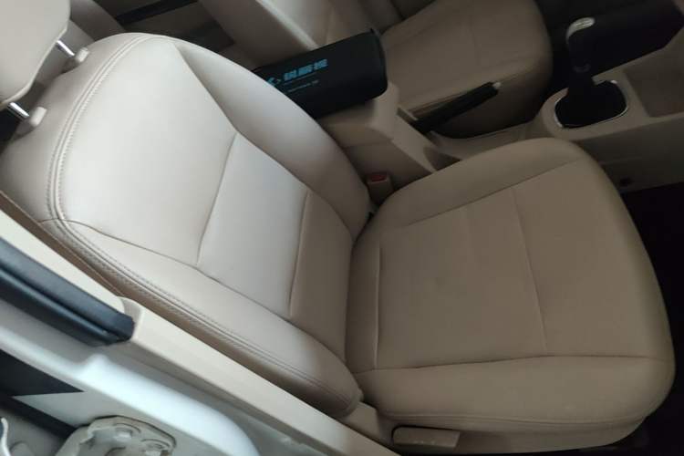 Used Dongfeng Fengon 370 2016 1.5L Manual Comfort 7-Seater Right Front Seat