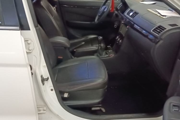 Used Dongfeng Fengon 370 2016 1.5L Manual Elite Home Edition 7-Seater Right Front Seat