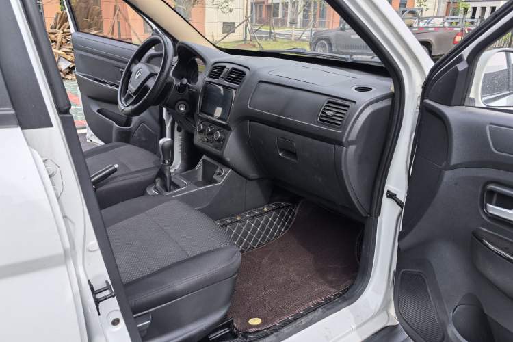 Used Dongfeng Fengon 370 2016 1.5L Manual Standard Model II 7 Seats Right Front Seat