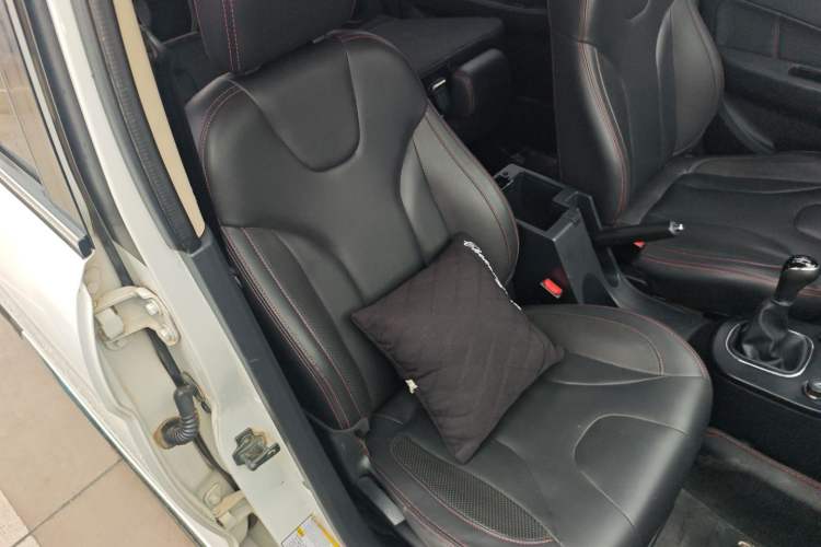 Used Dongfeng Fengon 370 2016 1.5L Manual Luxury 7-Seater Right Front Seat