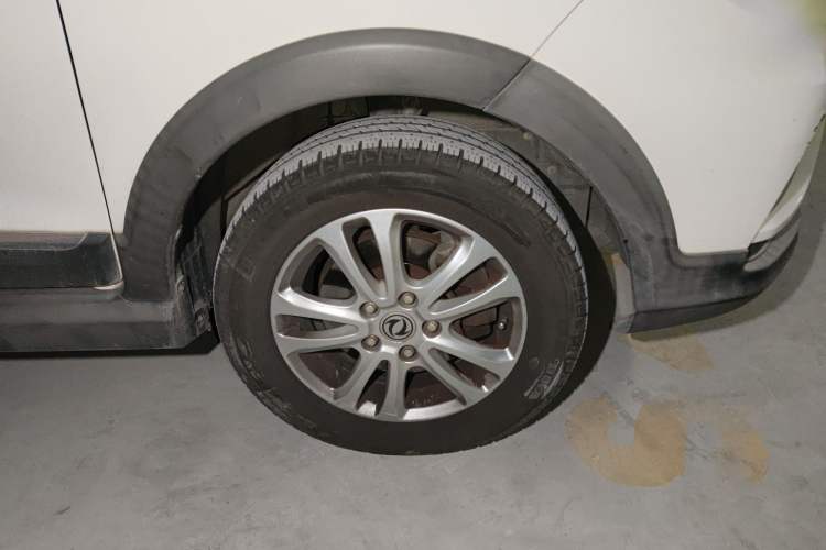 Used Dongfeng Fengon 370 2016 1.5L Manual Luxury Version SFG15-02 7 Seats Right Front Wheel Hub