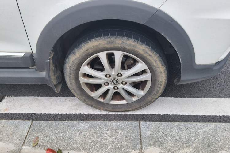 Used Dongfeng Fengon 370 2016 1.5L Manual Luxury Model SFG15-05 5 Seats Right Front Wheel Hub