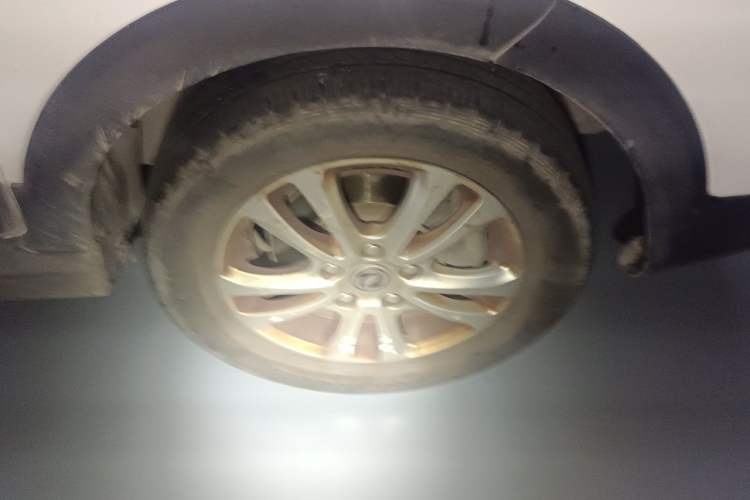 Used Dongfeng Fengon 370 2016 1.5L Manual Standard Edition SFG15-05 7 Seats Right Front Wheel Hub
