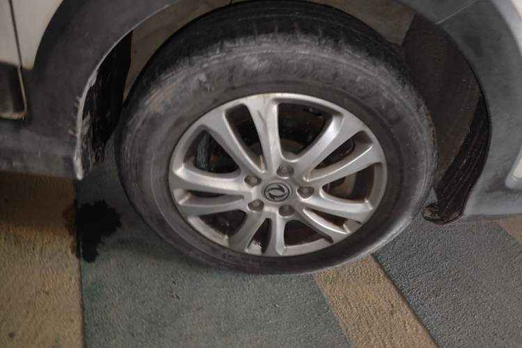 Used Dongfeng Fengon 370 2016 1.3T Manual European Diesel Version 7 Seats Right Front Wheel Hub