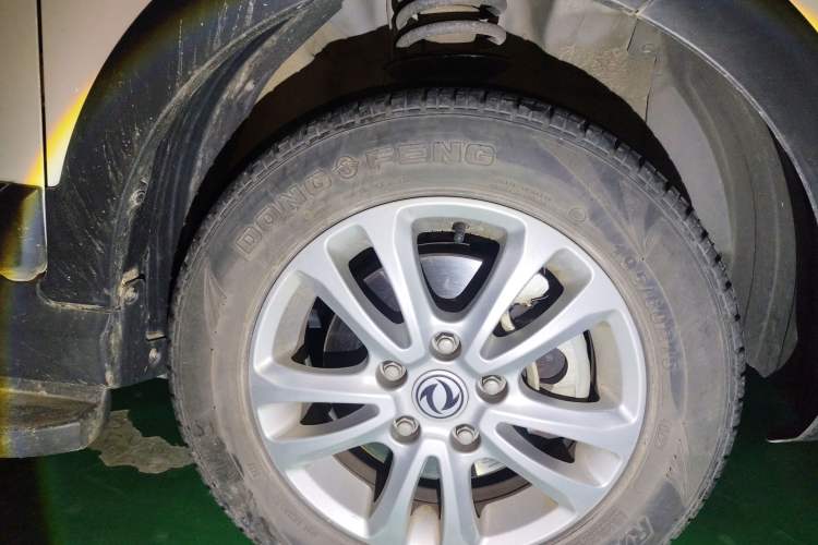 Used Dongfeng Fengon 370 2016 1.5L Manual Standard Edition SFG15-05 7 Seats Right Front Wheel Hub