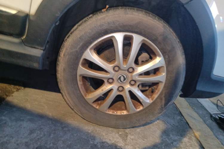 Used Dongfeng Fengon 370 2016 1.5L Manual Standard Edition SFG15-05 7 Seats Right Front Wheel Hub