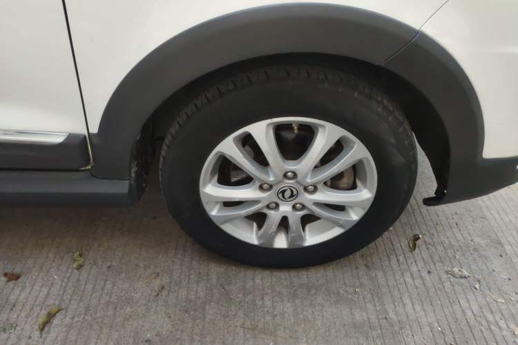 Used Dongfeng Fengon 370 2016 1.5L Manual Smart 7-Seater Right Front Wheel Hub