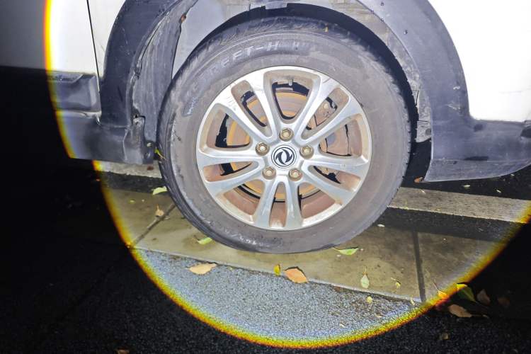 Used Dongfeng Fengon 370 2016 1.5L Manual Standard Edition SFG15-02 7 Seats Right Front Wheel Hub