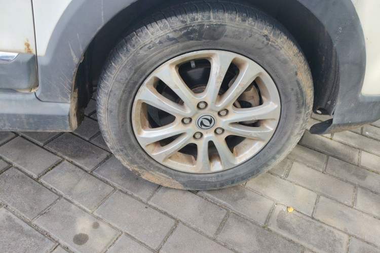 Used Dongfeng Fengon 370 2016 1.3T Manual European Diesel Version 7 Seats Right Front Wheel Hub