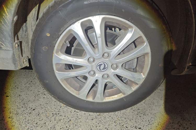 Used Dongfeng Fengon 370 2016 1.5L Manual Elite Home Edition 7-Seater Right Front Wheel Hub
