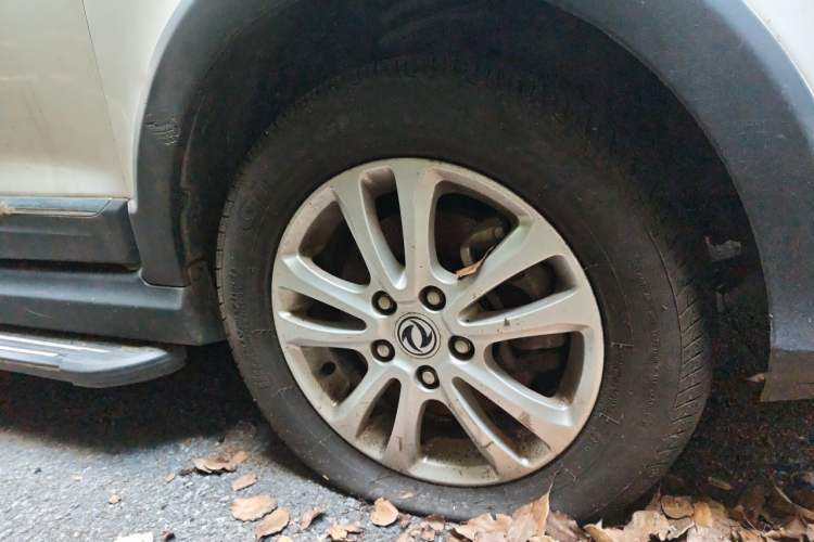 Used Dongfeng Fengon 370 2016 1.5L Manual Standard Edition SFG15-02 7 Seats Right Front Wheel Hub