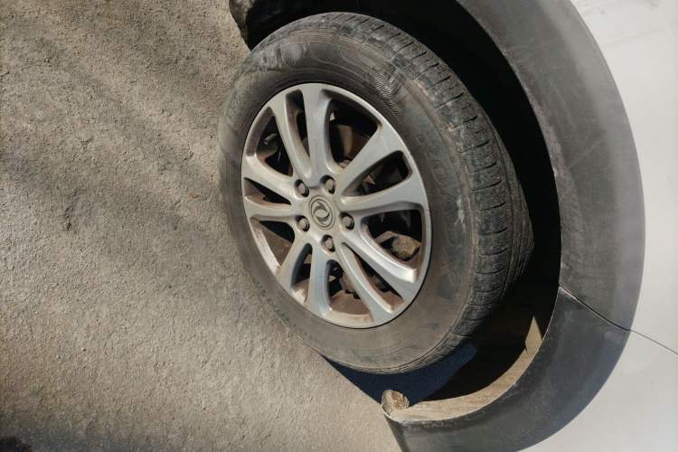 Used Dongfeng Fengon 370 2016 1.5L Manual Standard Edition SFG15-05 7 Seats Right Front Wheel Hub