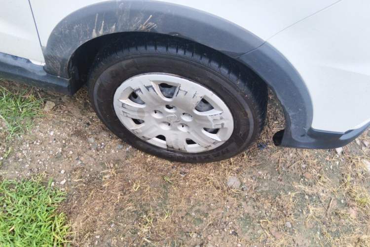 Used Dongfeng Fengon 370 2016 1.5L Manual Standard Model II 7 Seats Right Front Wheel Hub