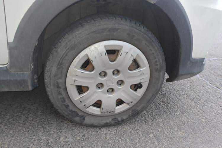 Used Dongfeng Fengon 370 2016 1.5L Manual Standard Model II 7 Seats Right Front Wheel Hub