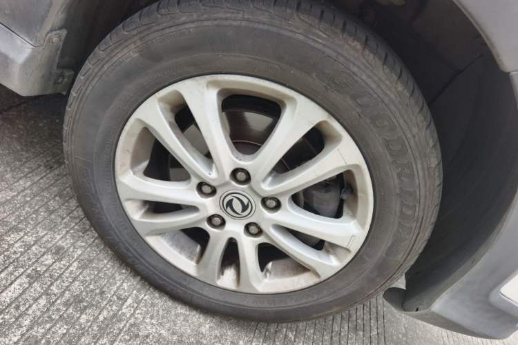 Used Dongfeng Fengon 370 2016 1.5L Manual Elite Home Edition 7-Seater Right Front Wheel Hub