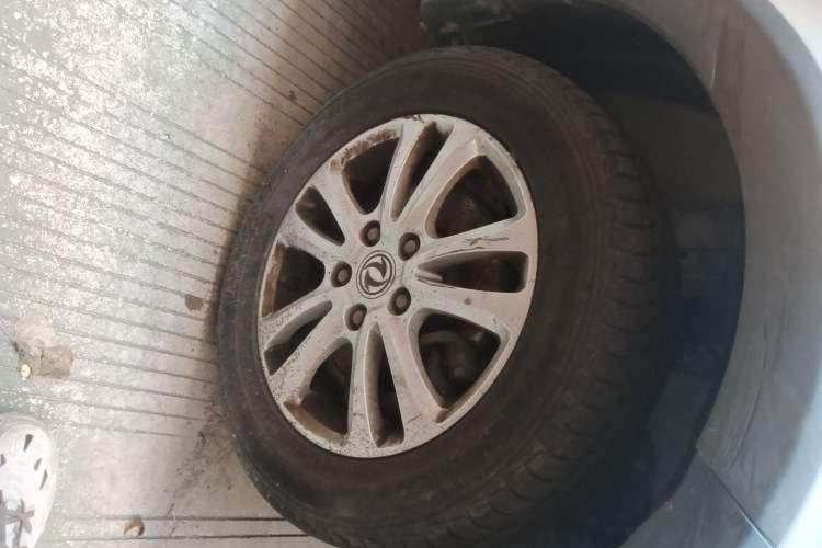 Used Dongfeng Fengon 370 2016 1.5L Manual Standard Edition SFG15-05 7 Seats Right Front Wheel Hub
