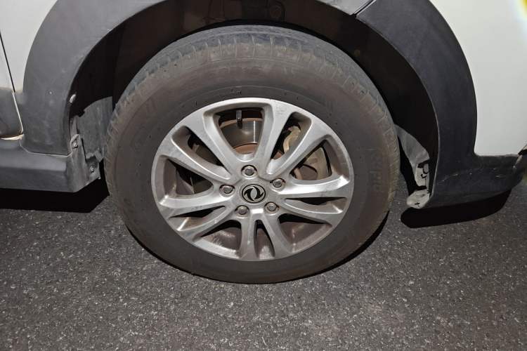 Used Dongfeng Fengon 370 2016 1.5L Manual Standard Model II 7 Seats Right Front Wheel Hub