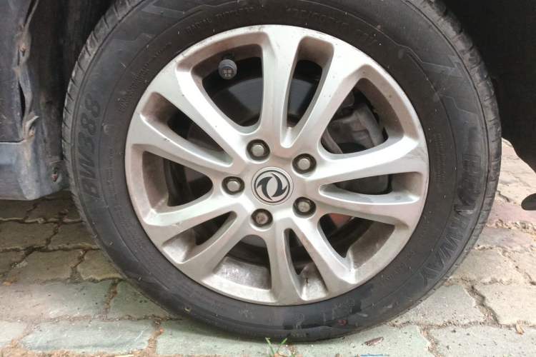Used Dongfeng Fengon 370 2016 1.5L Manual Luxury Version SFG15-05 7 Seats Right Front Wheel Hub