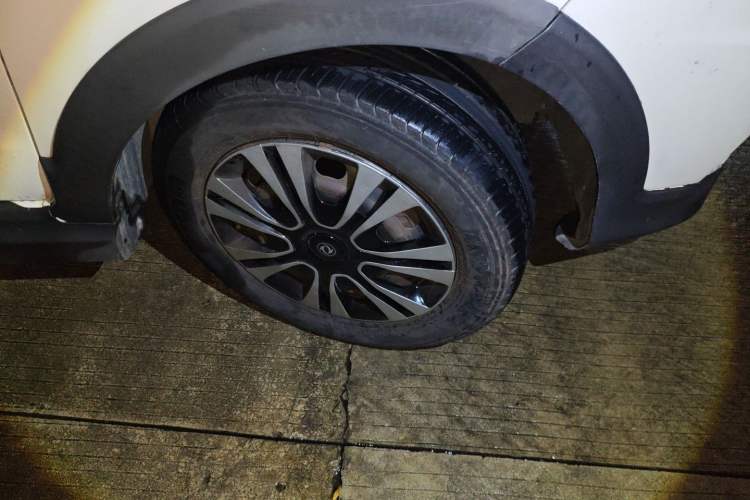 Used Dongfeng Fengon 370 2016 1.5L Manual Standard Model II 7 Seats Right Front Wheel Hub