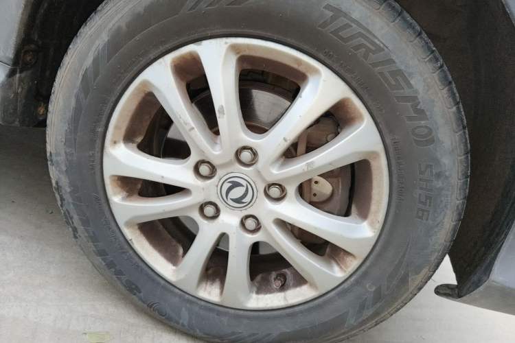 Used Dongfeng Fengon 370 2016 1.5L Manual Standard Edition SFG15-02 5 Seats Right Front Wheel Hub