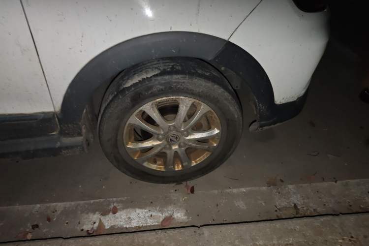Used Dongfeng Fengon 370 2016 1.5L Manual Standard Edition SFG15-02 7 Seats Right Front Wheel Hub