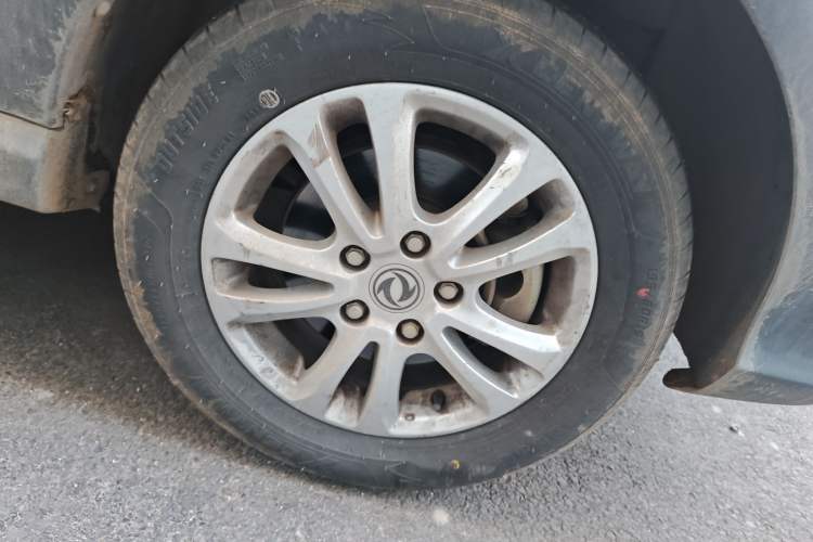 Used Dongfeng Fengon 370 2016 1.5L Manual Standard Edition SFG15-02 7 Seats Right Front Wheel Hub